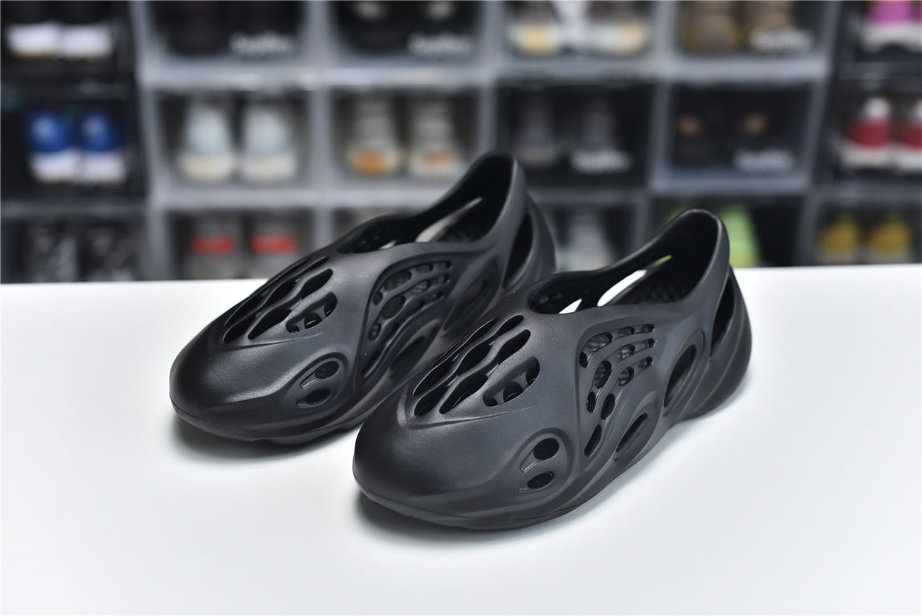 Adidas Yeezy Crocs Clog Foam Runner Colors Black (1) - newkick.org