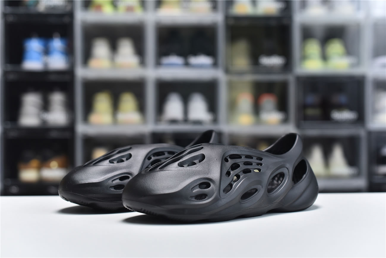 Adidas Yeezy Crocs Clog Foam Runner Colors Black (3) - newkick.org