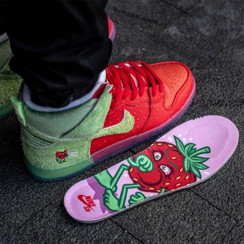 Nike Sb Dunk High Strawberry Cough On Feet Cw7093 600 (4) - newkick.org