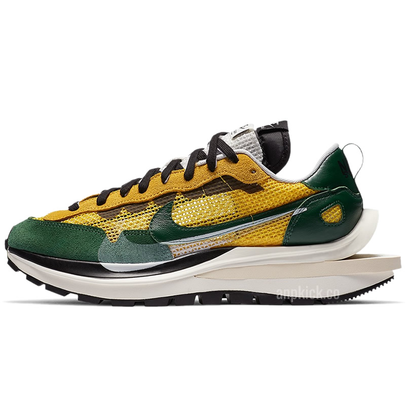 Sacai Nike Vaporwaffle Tour Yellow Stadium Green Sail Cv1363 700 (1) - newkick.org