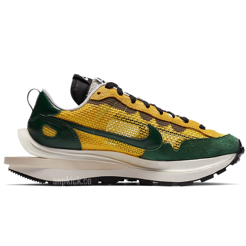 Sacai Nike Vaporwaffle Tour Yellow Stadium Green Sail Cv1363 700 (2) - newkick.org