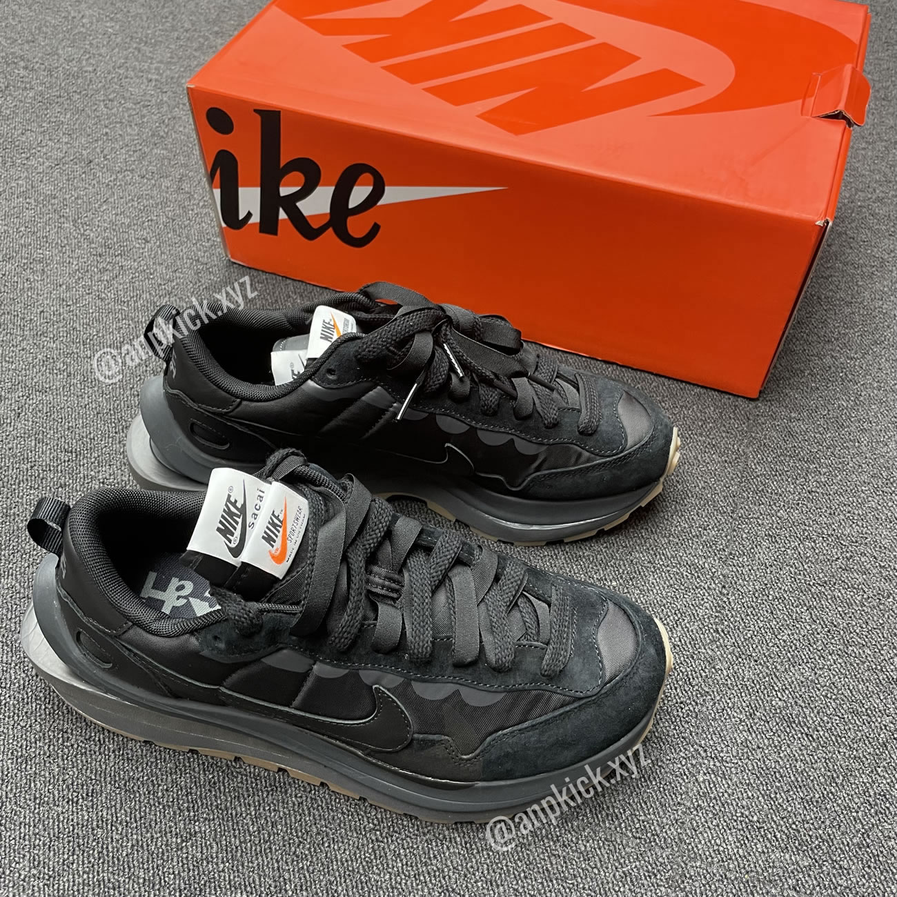 Anpkick Sacai Nike Vaporwaffle Black Gum Dd1875 001 (7) - newkick.org