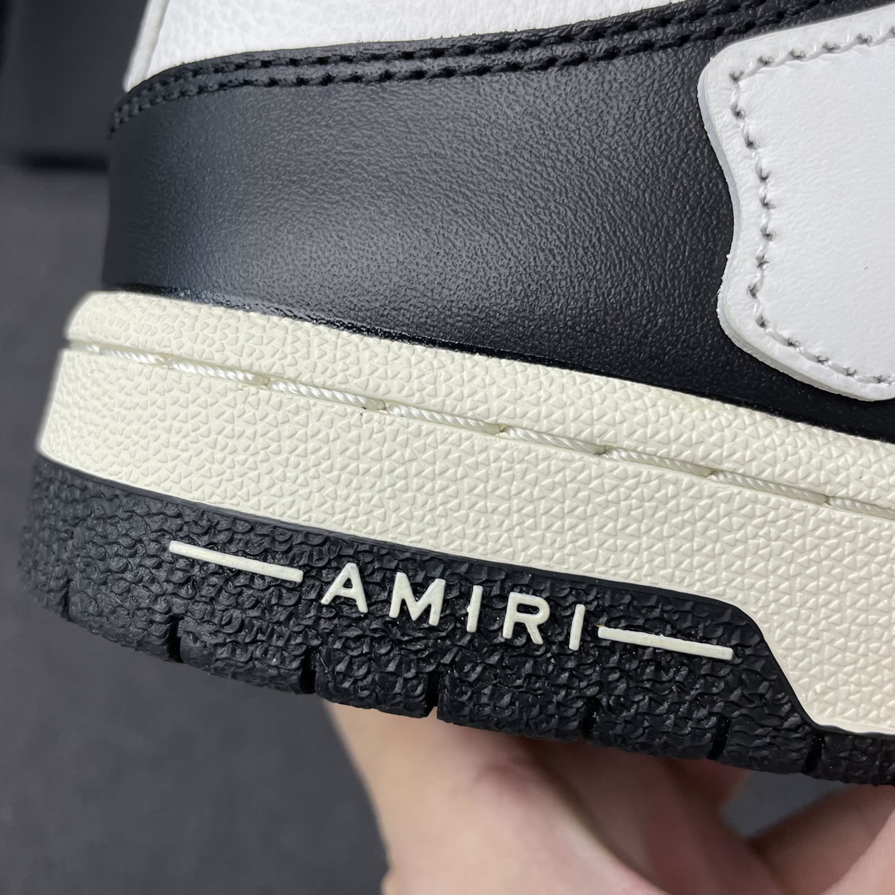 A M I R I Skel Top Low Leather Sneakers Black White Anpkick Mfs003 000 (7) - newkick.org