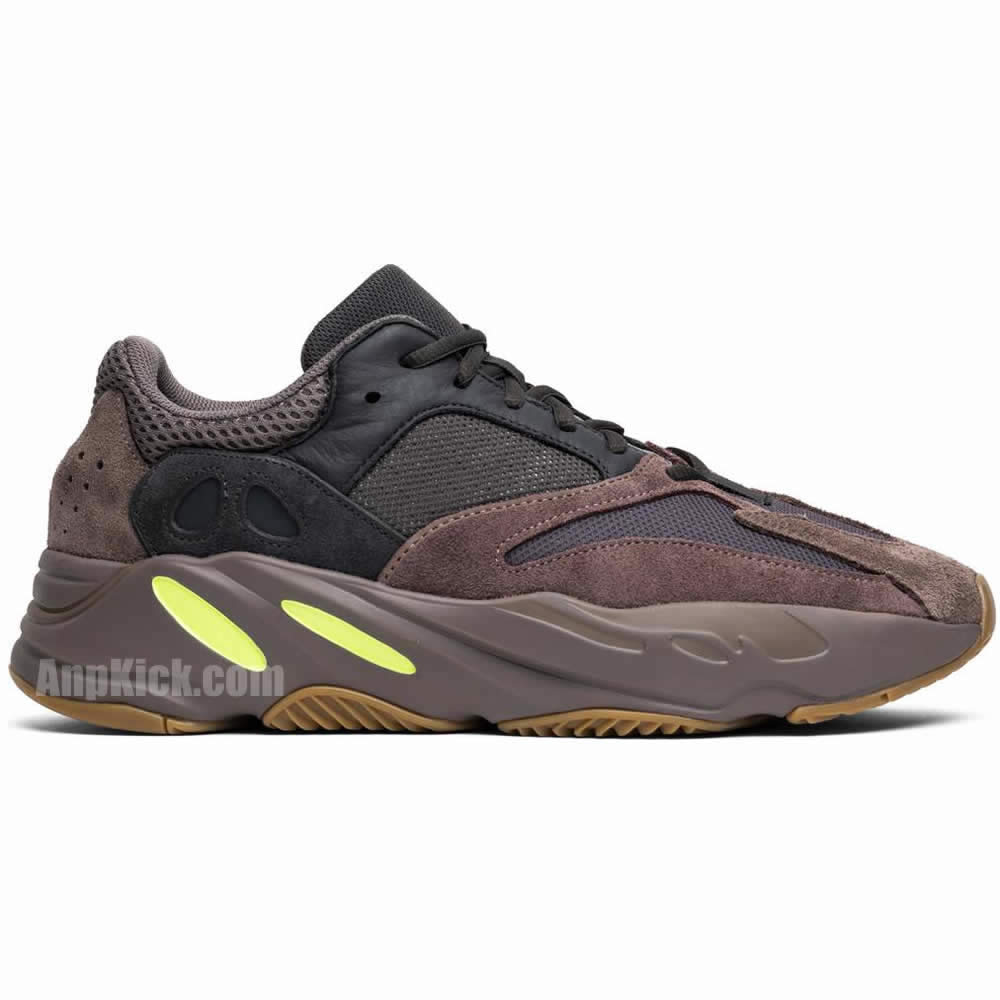 Yeezy Boost 700 'Mauve' Wave Runner Outfit EE9614