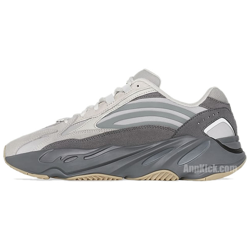 Adidas Yeezy Boost 700 V2 Tephra On Feet Outfit Style Fu7914 (1) - newkick.org
