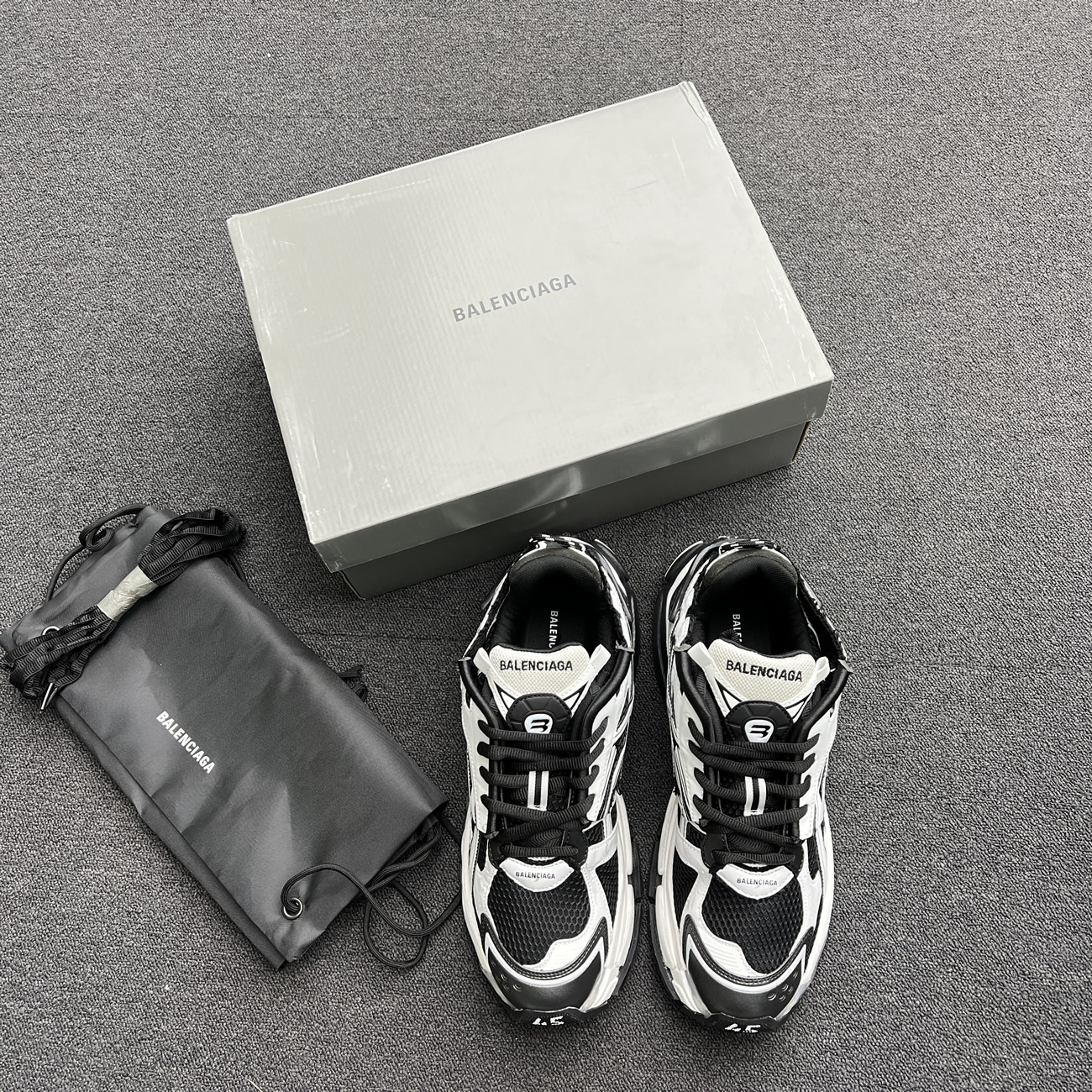 Balenciaga Runner White Black White 677403w3rb29010 (11) - newkick.org