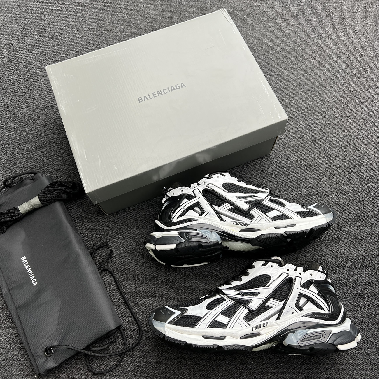 Balenciaga Runner White Black White 677403w3rb29010 (12) - newkick.org