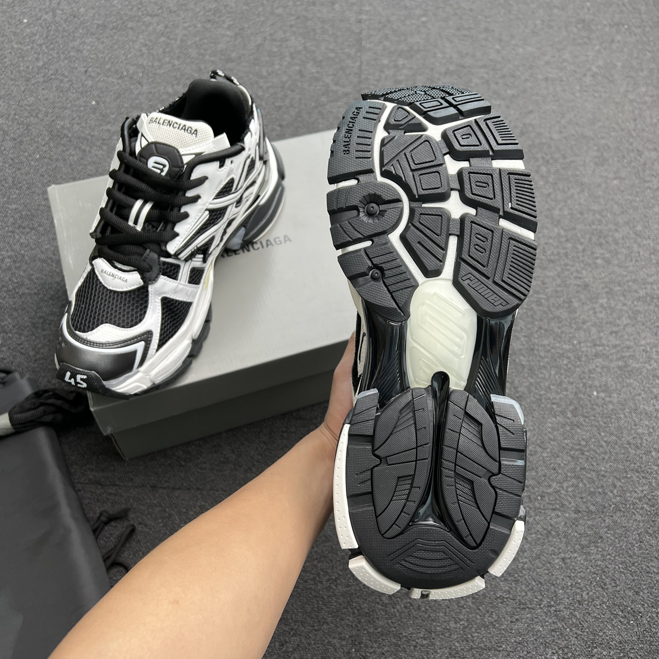 Balenciaga Runner White Black White 677403w3rb29010 (4) - newkick.org