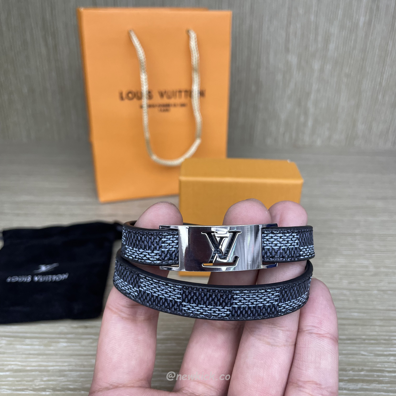 Louis Vuitton Leather Bracelet (2) - newkick.org