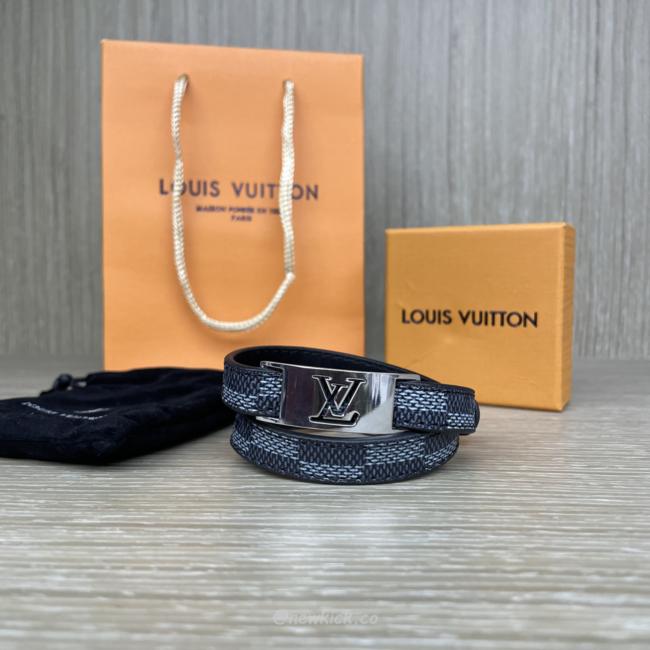 Louis Vuitton Leather Bracelet (4) - newkick.org