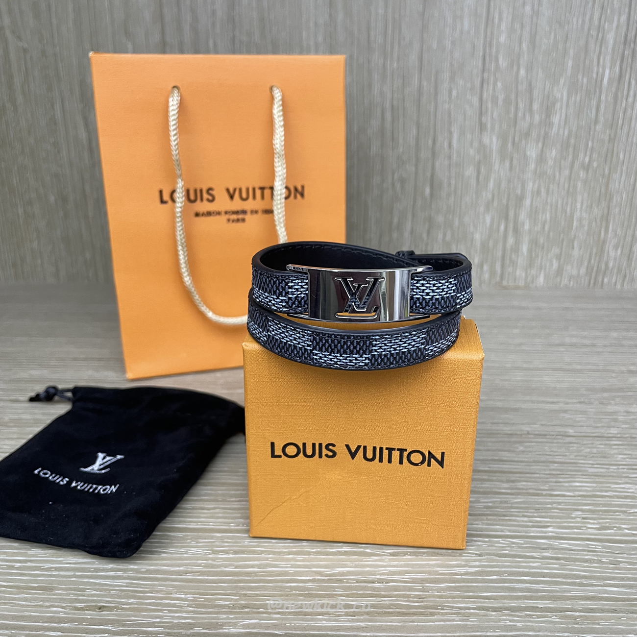 Louis Vuitton Leather Bracelet (5) - newkick.org