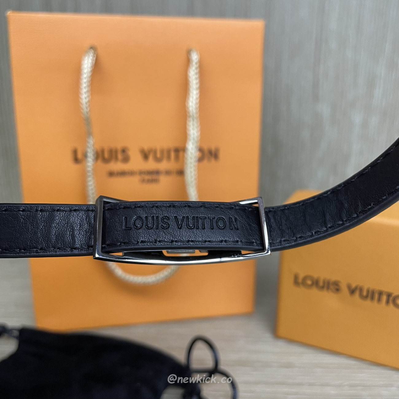 Louis Vuitton Leather Bracelet (6) - newkick.org