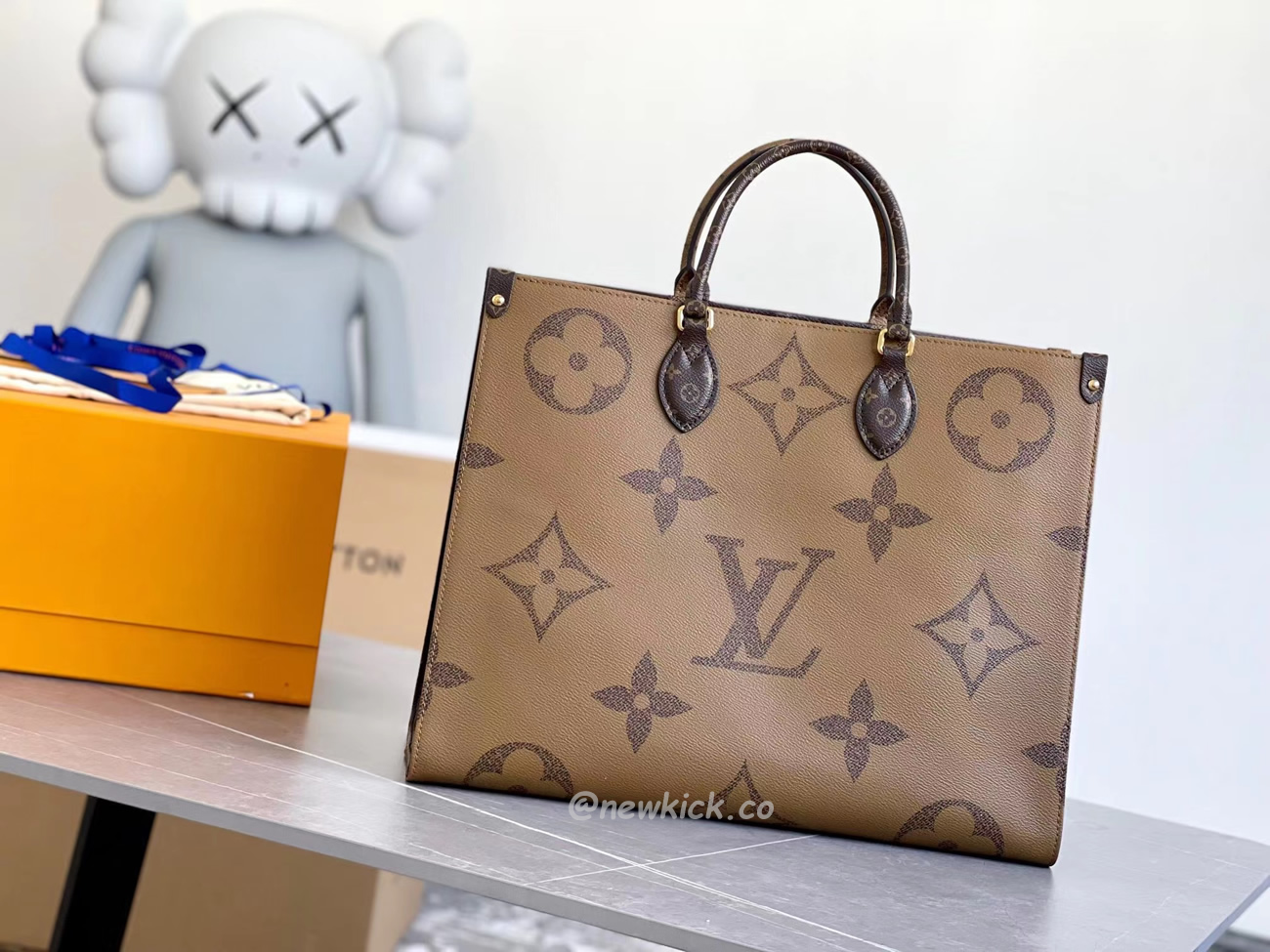 Louis Vuitton Onthego Cloth Tote Brown M45320 (6) - newkick.org