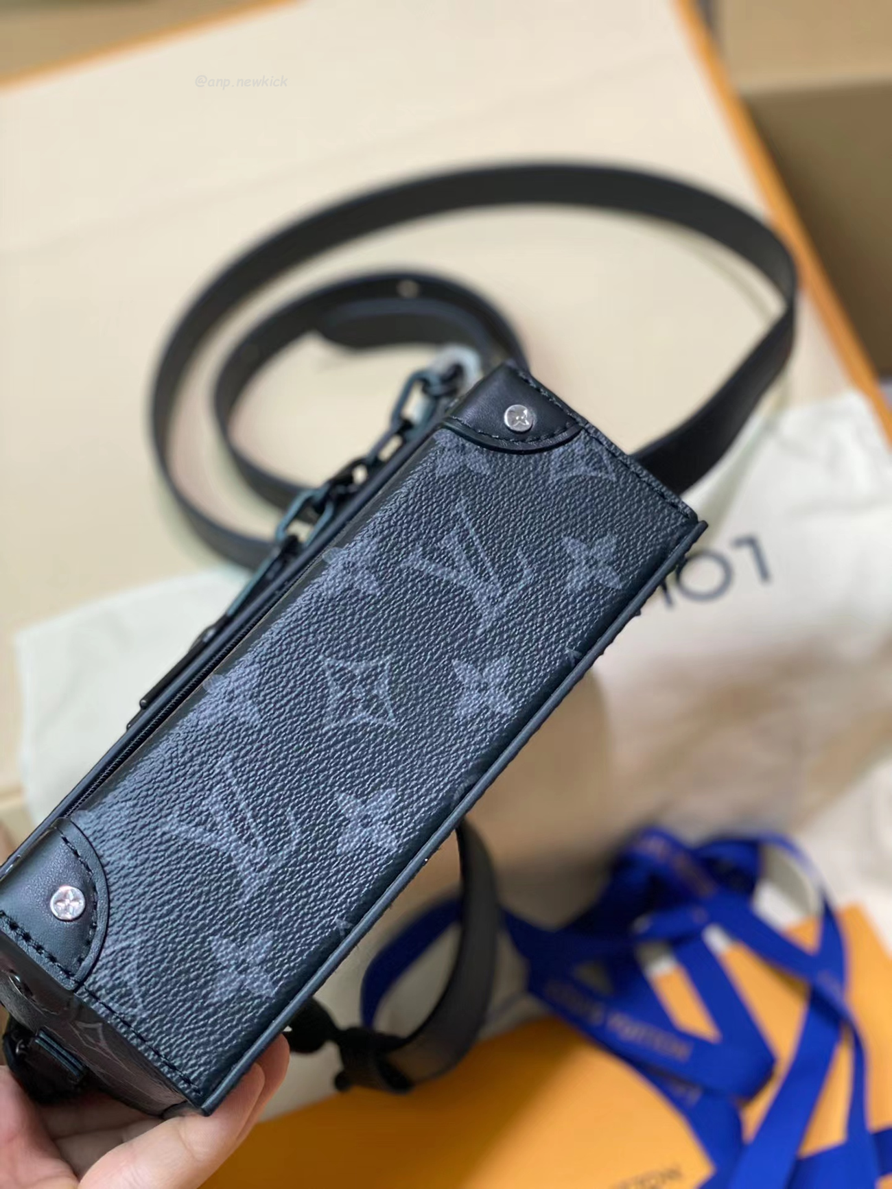 Louis Vuitton Steamer Wearable Wallet M81783 (17) - newkick.org