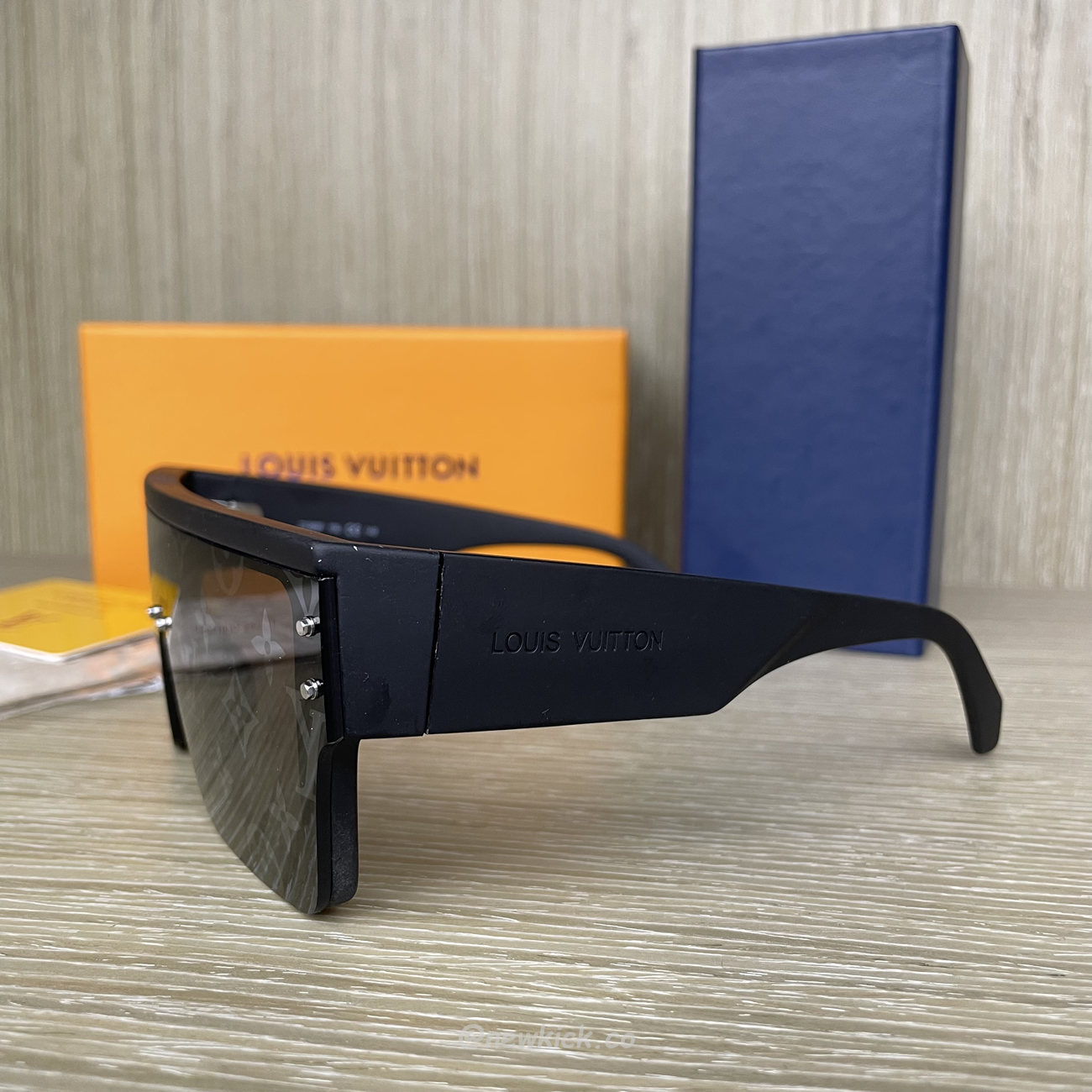 Louis Vuitton Lv Waimea Sunglasses (2) - newkick.org