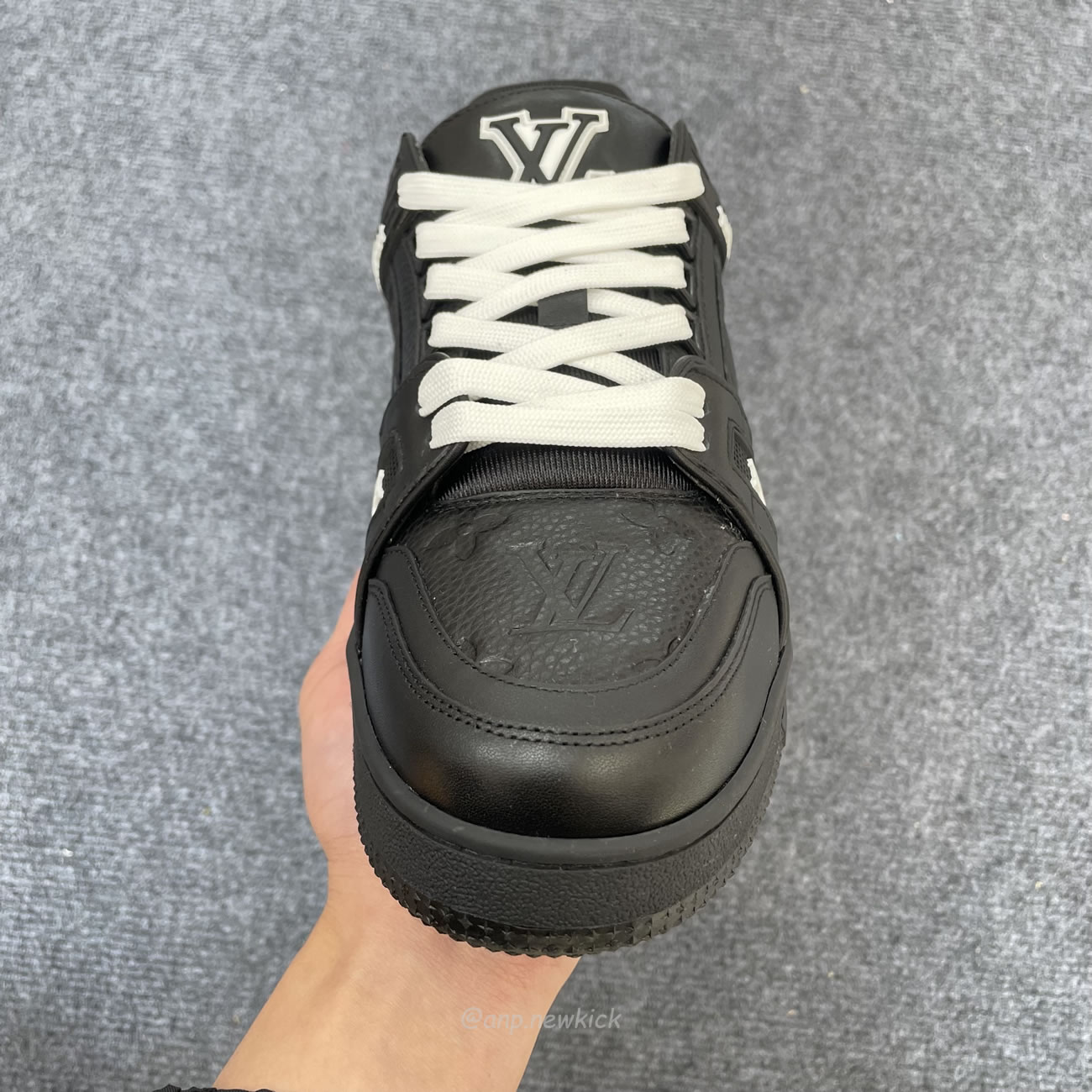 Louis Vuitton Sportschuh Schwarz Eingeprägtes Monogramm 1aarey (4) - newkick.org