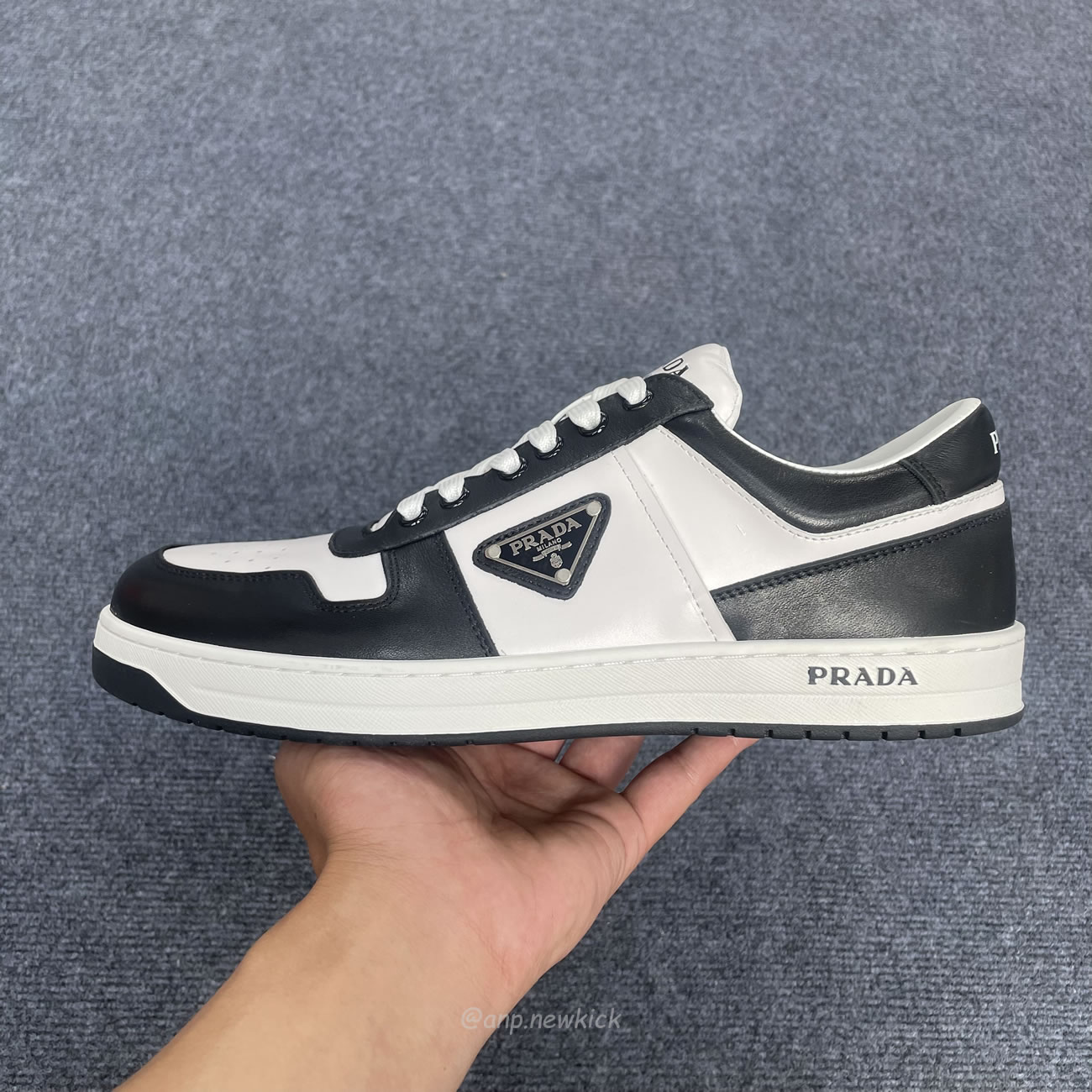 Prada Downtown Low Top Sneakers Leather White Black 2ee364 3lkg F0964 (2) - newkick.org