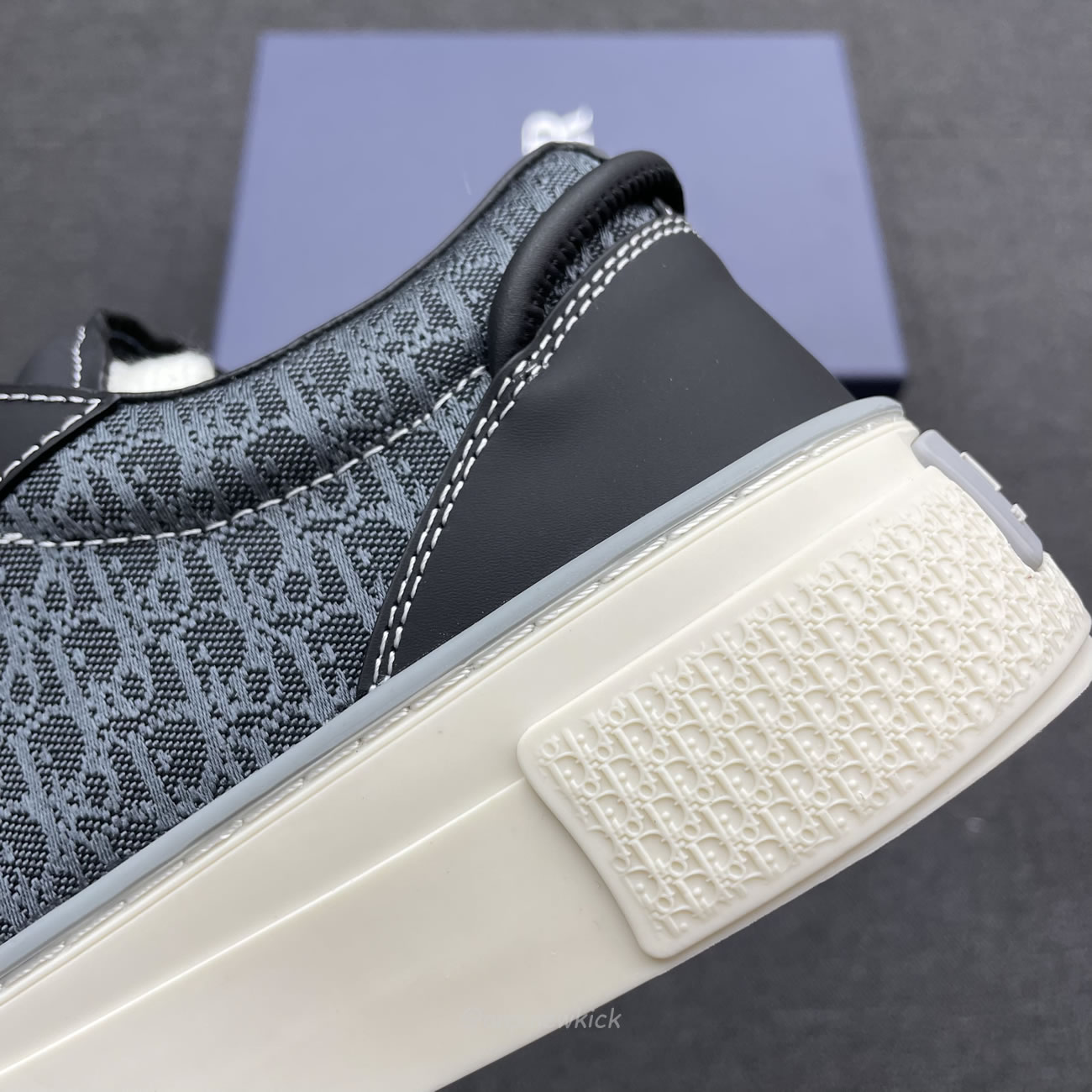 Dior B33 Sneaker Black Smooth Calfskin Oblique Jacquard 3sn303zwn55936 (2) - newkick.org
