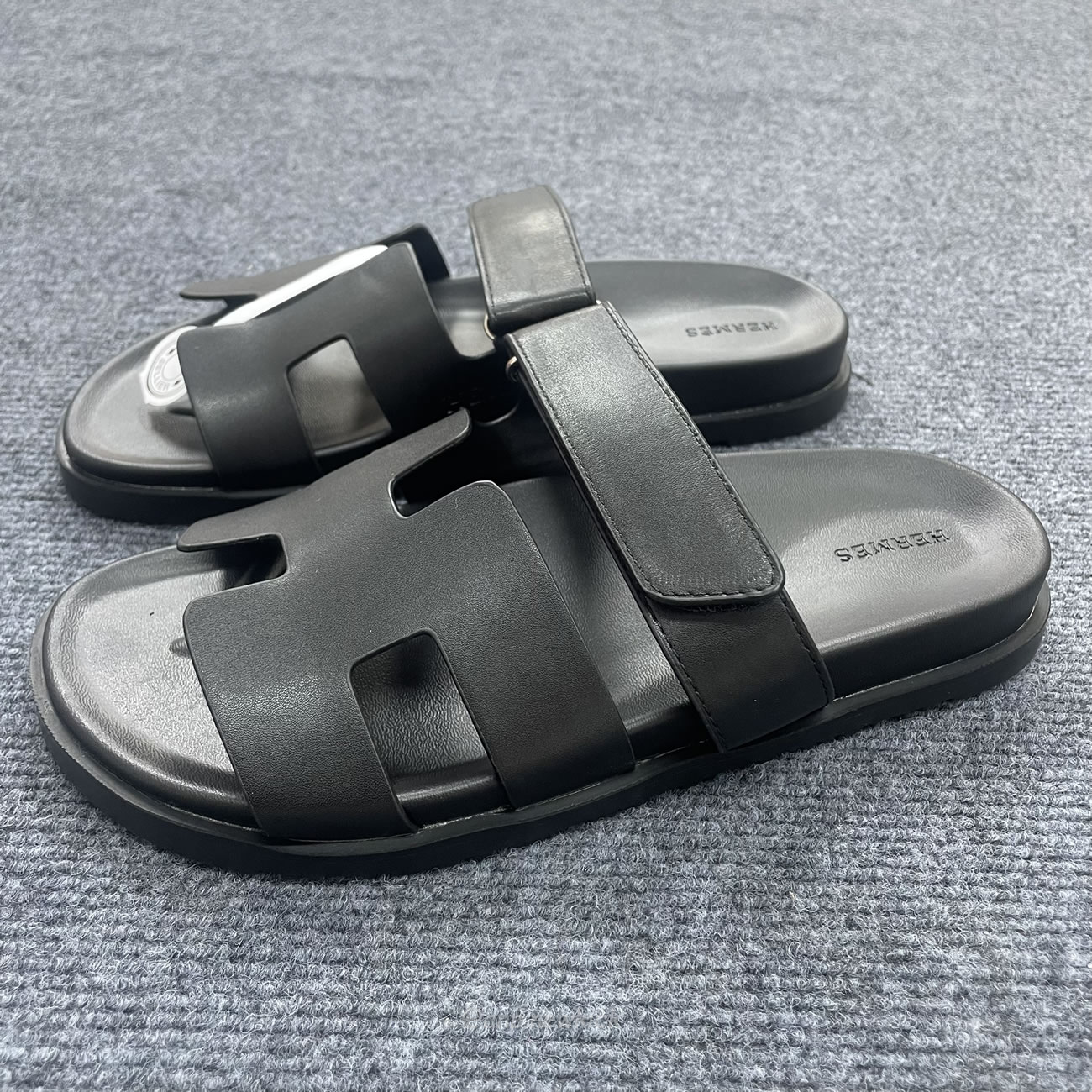 Hermes Chypre Sandal Noir Calfskin Leather H211865z (4) - newkick.org