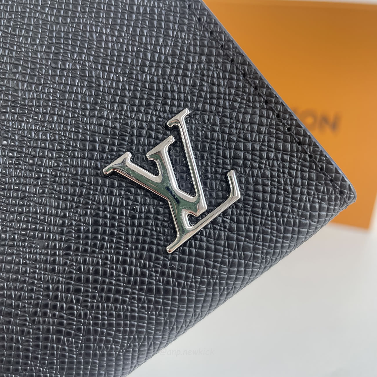 Louis Vuitton Pochette Voyage M30450 (6) - newkick.org