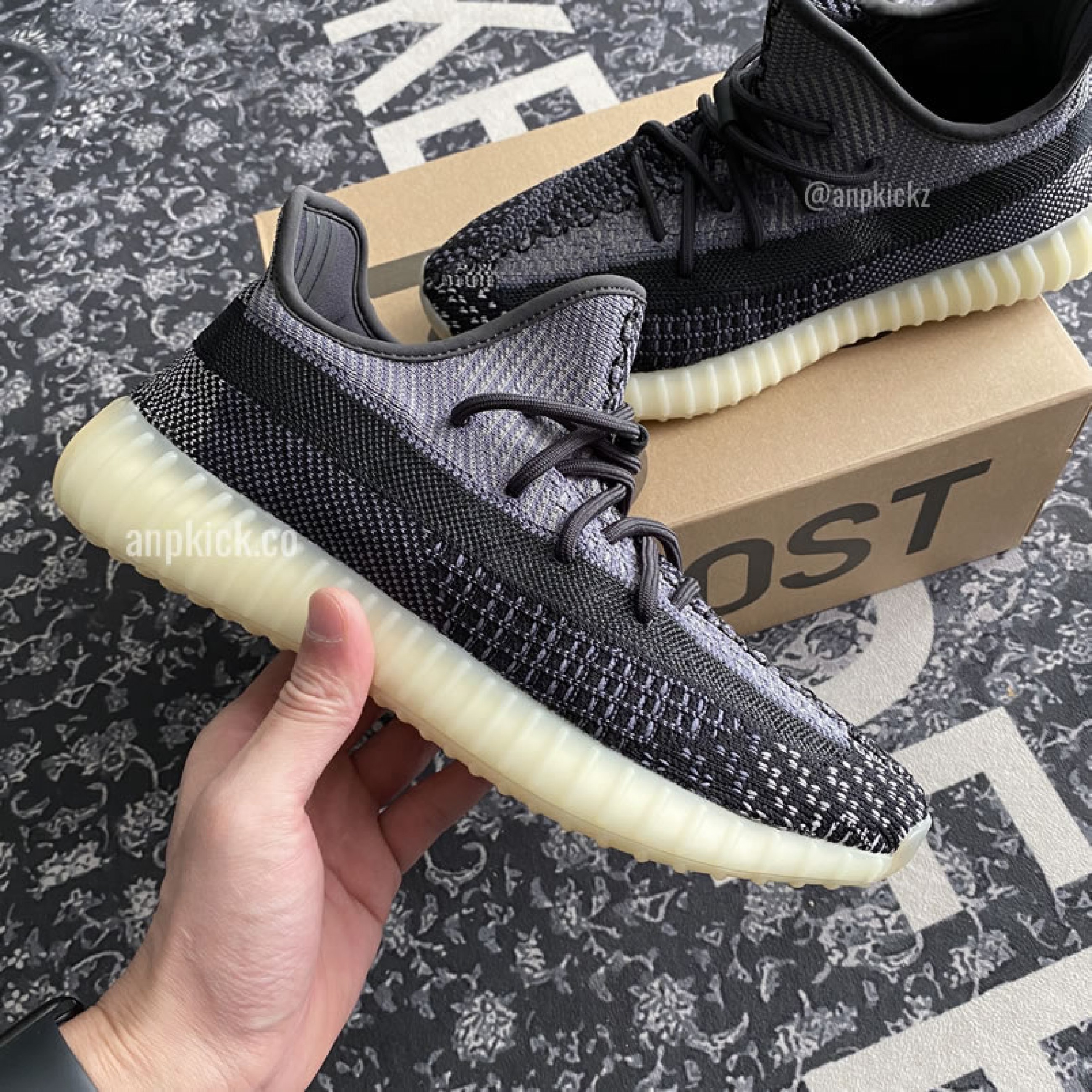 adidas Yeezy Boost 350 V2 