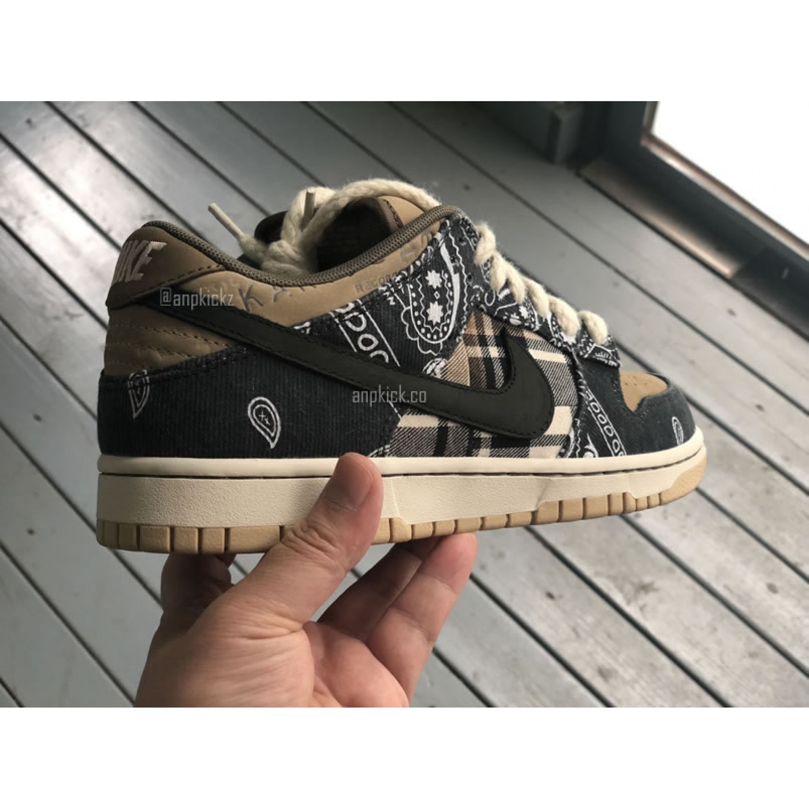 Travis Scott x Nike SB Dunk Low 