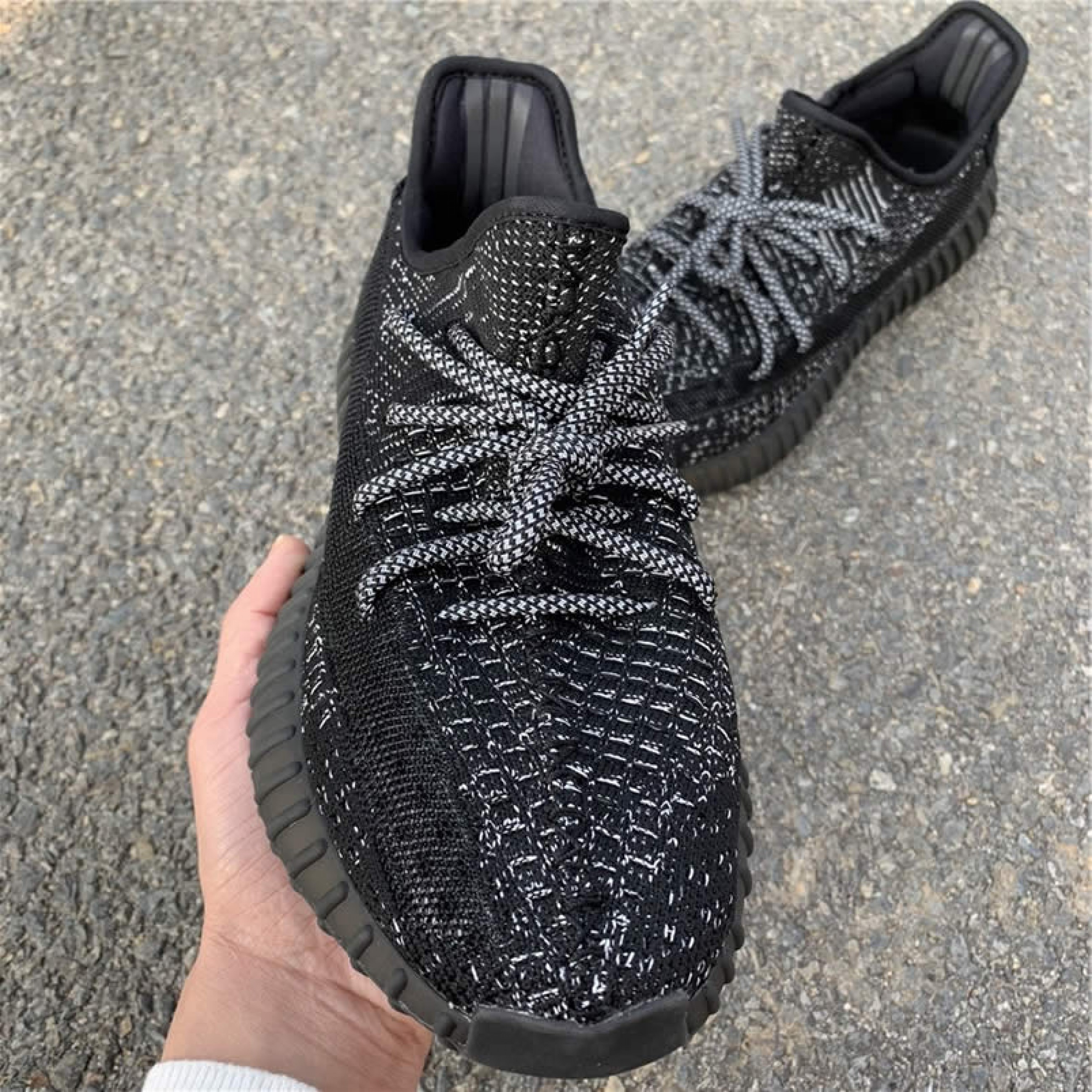 adidas Yeezy Boost 350 V2 