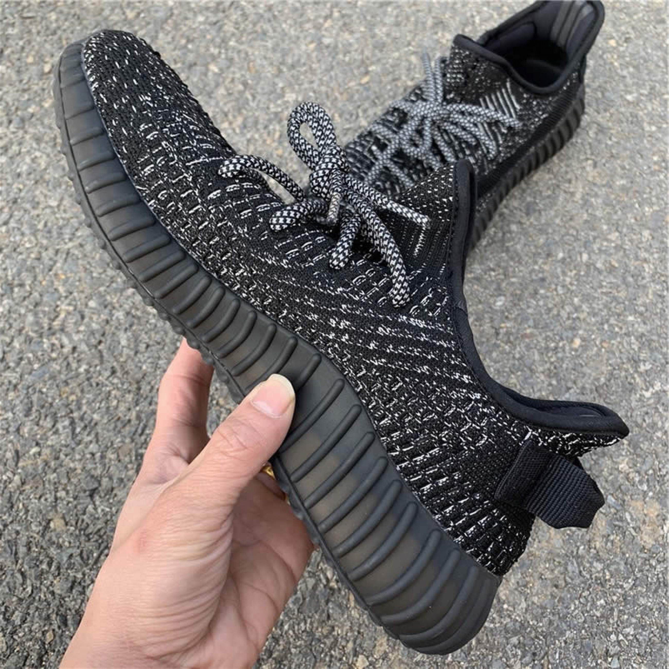 adidas Yeezy Boost 350 V2 