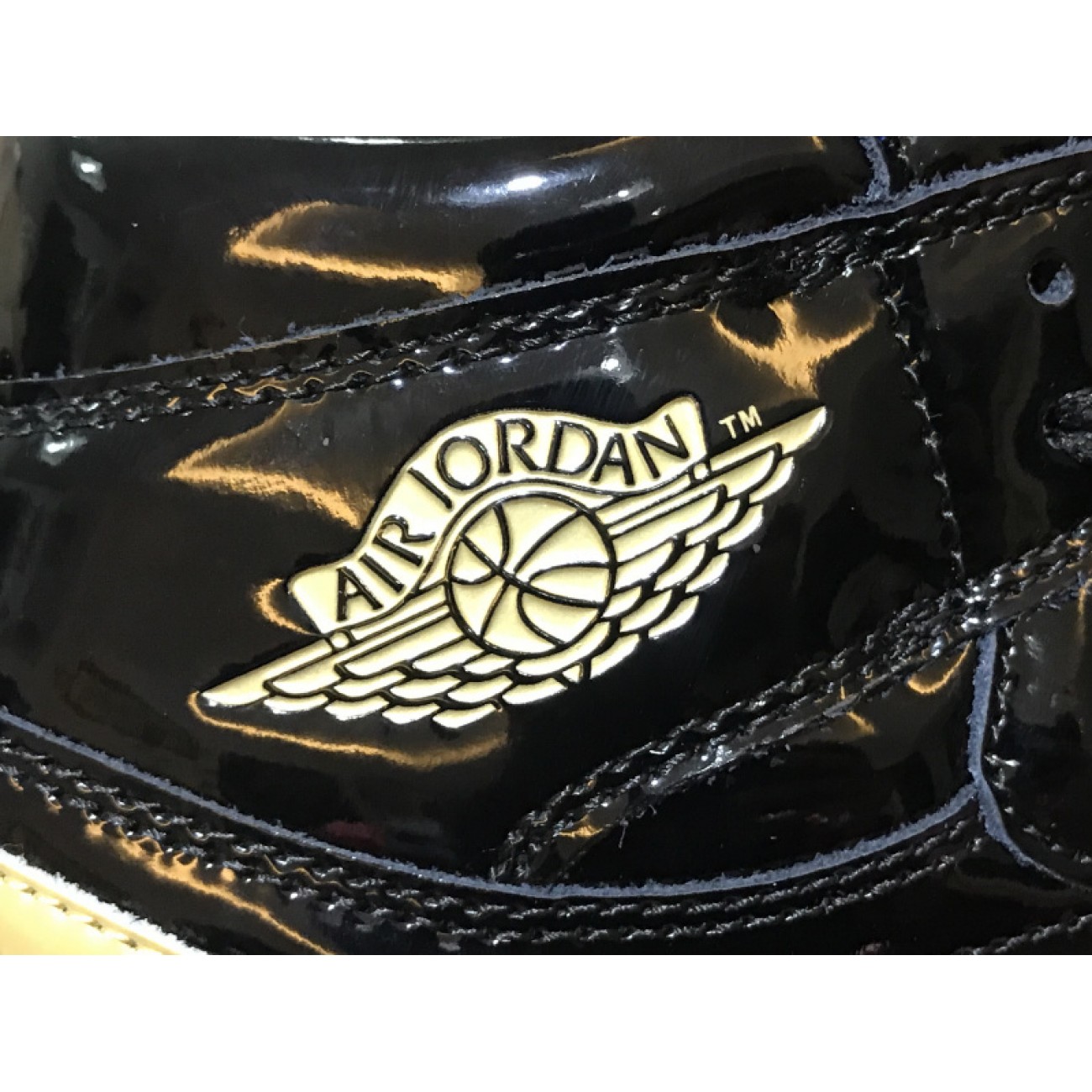 Air Jordan 1 "Black Gold" OG 555088-019