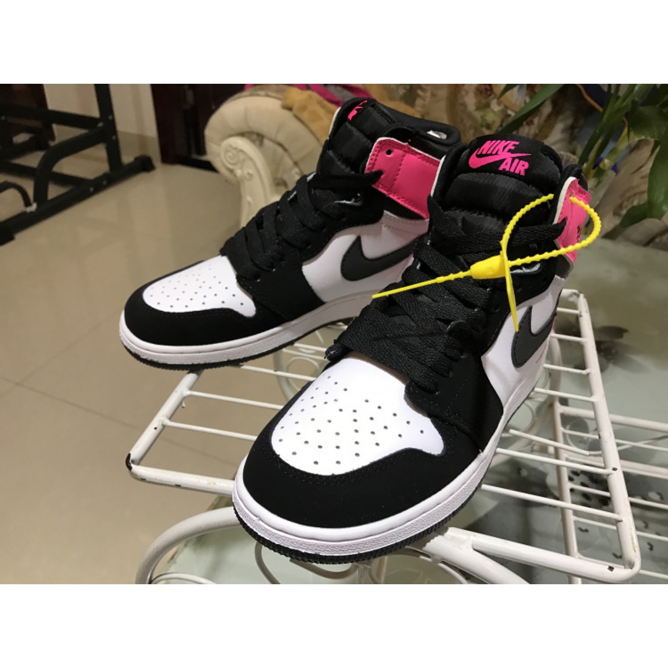 Air Jordan 1 GS "Valentines Day" 881426-009