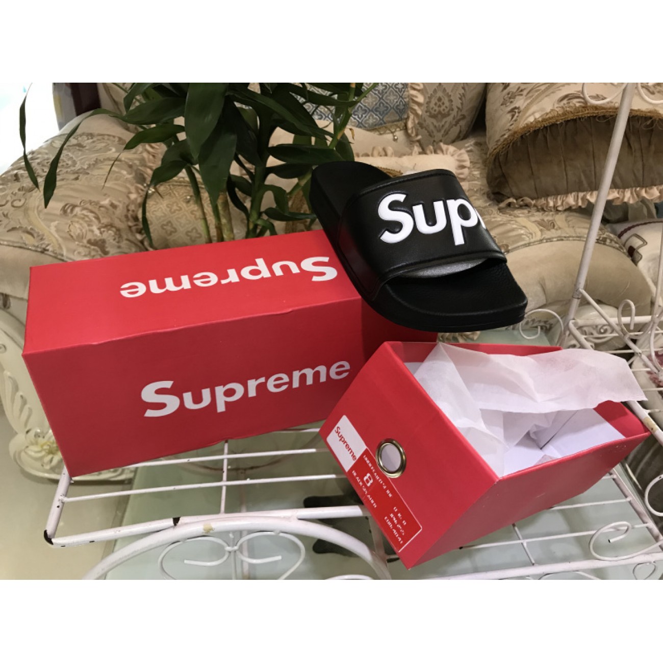 Supreme Suprize Design 2018ss Black White Slippers