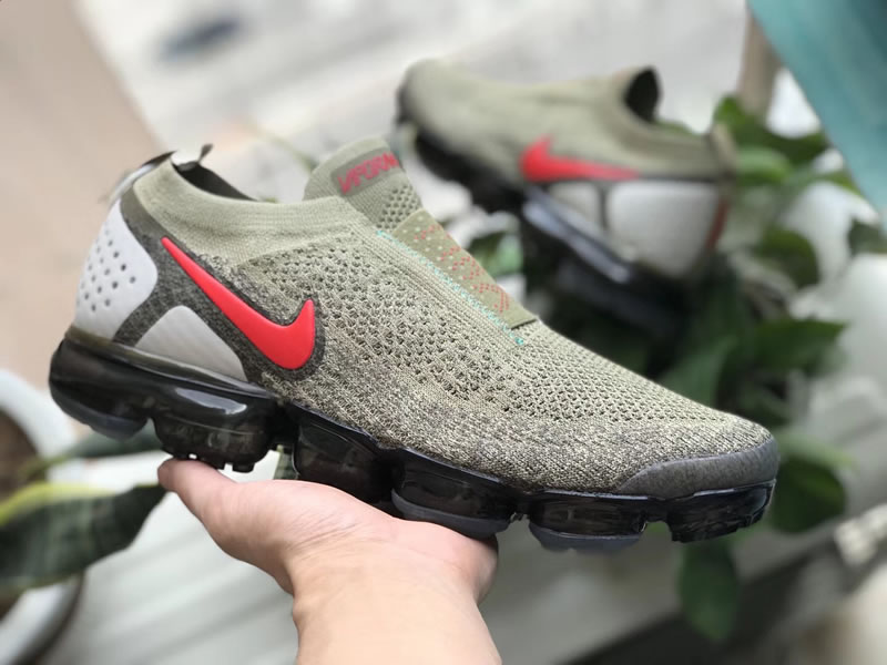 Nike Air Vapormax Moc 2 'Neutral Olive' AH7006-200 In-Hand Right Side Actural Image