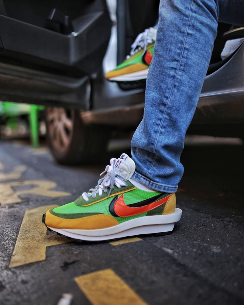 Sacai Nike Ldv Waffle Green On Feet Bv0073 300 (7) - newkick.org